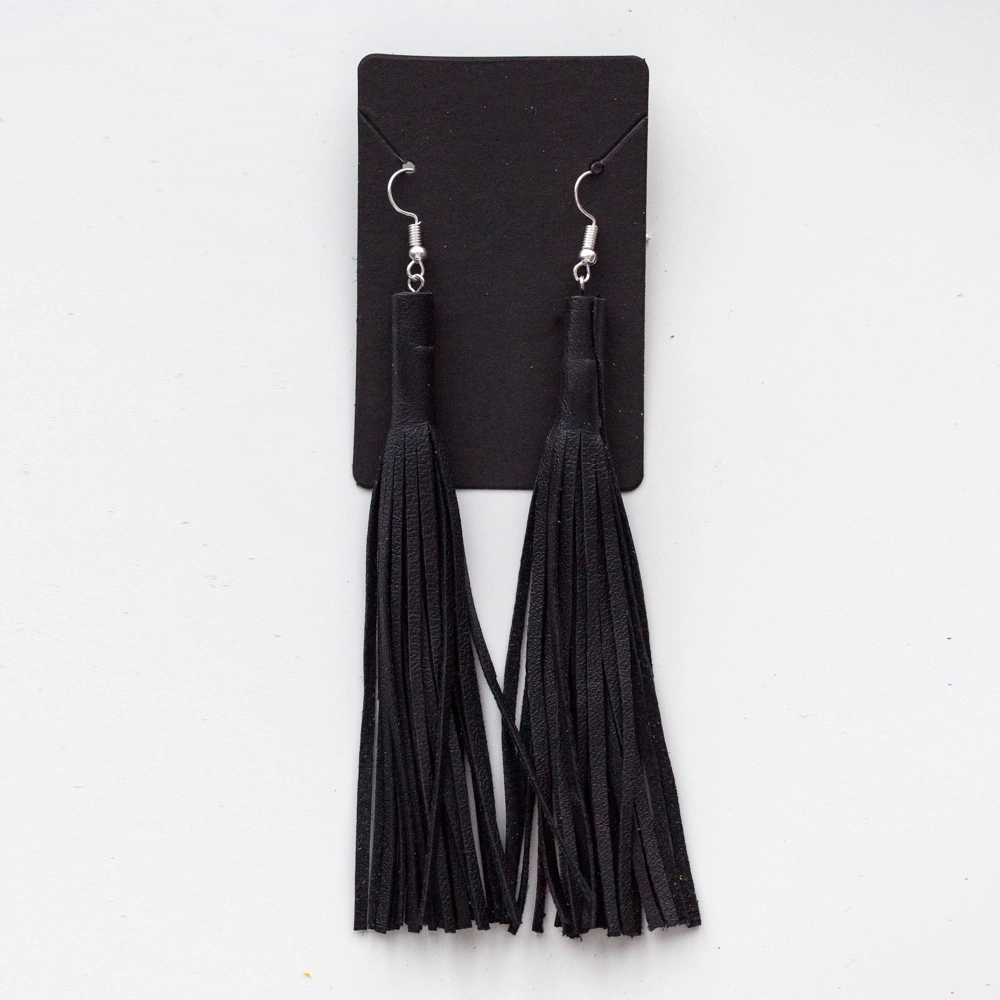 Mattamustat hapsukorvakorut