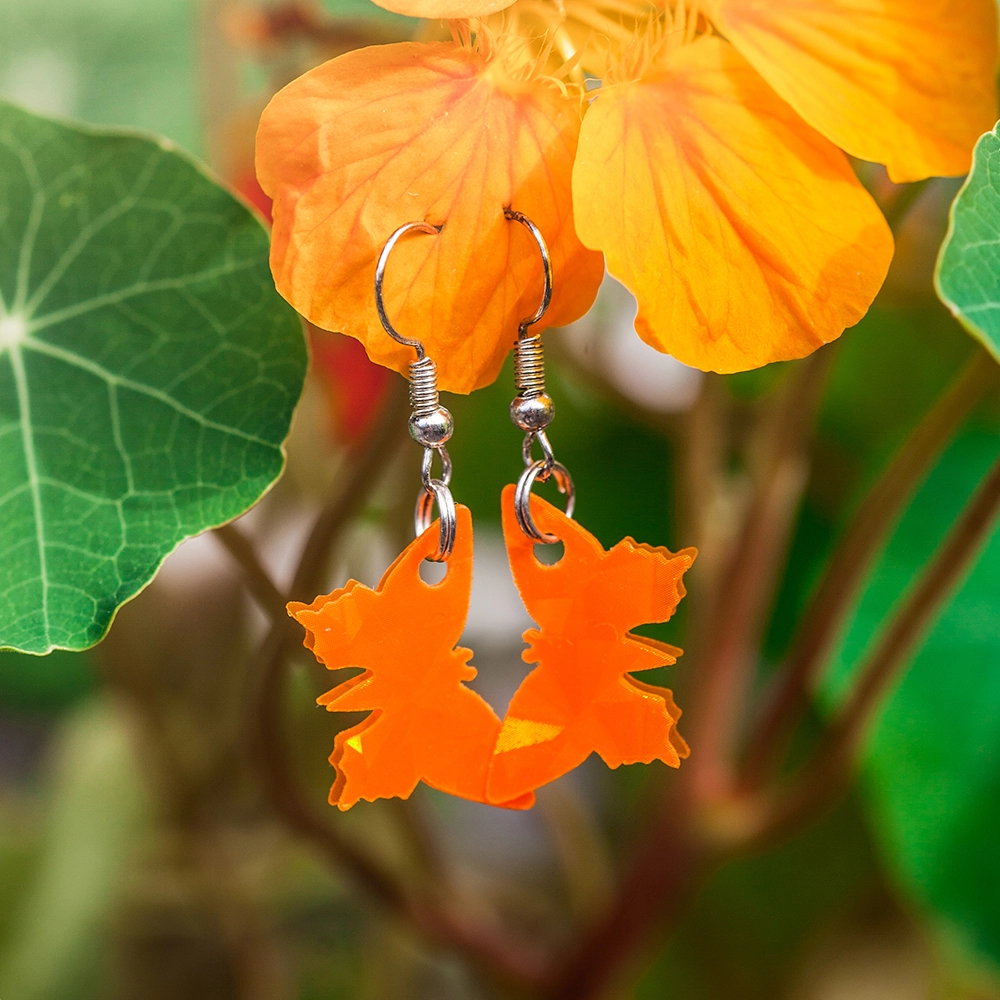 Oranssit perhoskorvakorut