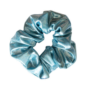 vaaleansininen scrunchie hiusdonitsi