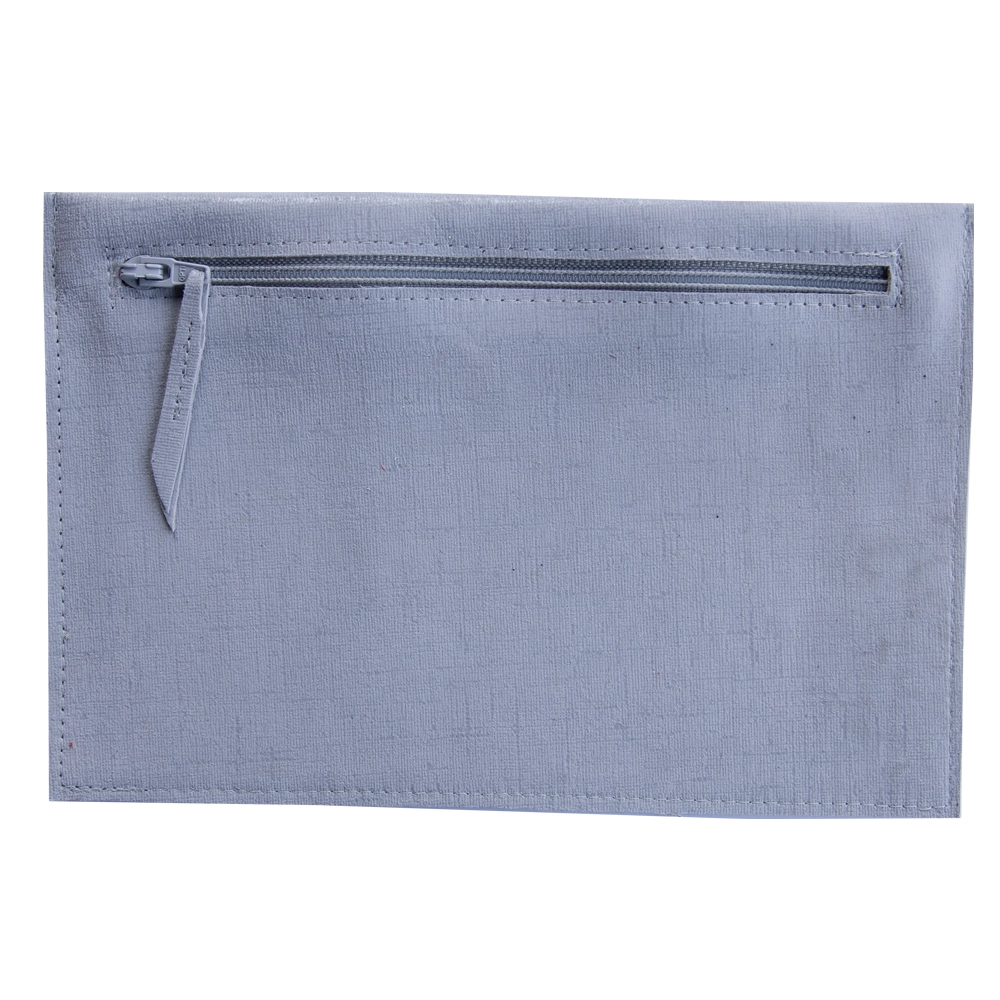 Vaaleanharmaa nahka clutch